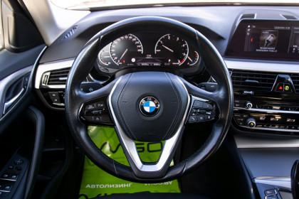 Продажа BMW 5 серии VII (G30/G31) 520d xDrive 2.0 AT (190 л.с.) 2019 Серый в Автодом