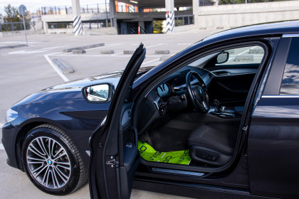 Продажа BMW 5 серии VII (G30/G31) 520d xDrive 2.0 AT (190 л.с.) 2019 Серый в Автодом