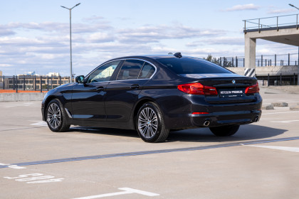 Продажа BMW 5 серии VII (G30/G31) 520d xDrive 2.0 AT (190 л.с.) 2019 Серый в Автодом