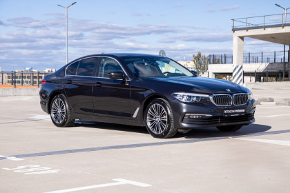 Продажа BMW 5 серии VII (G30/G31) 520d xDrive 2.0 AT (190 л.с.) 2019 Серый в Автодом