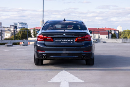 Продажа BMW 5 серии VII (G30/G31) 520d xDrive 2.0 AT (190 л.с.) 2019 Серый в Автодом