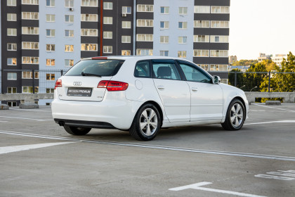 Продажа Audi A3 II (8P) Рестайлинг 2 1.4 AMT (125 л.с.) 2010 Белый в Автодом
