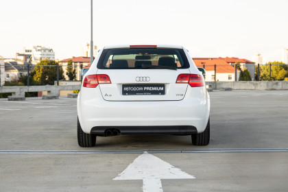 Продажа Audi A3 II (8P) Рестайлинг 2 1.4 AMT (125 л.с.) 2010 Белый в Автодом