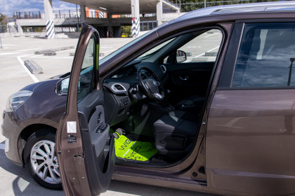 Продажа Renault Scenic III Рестайлинг 1.6 MT (130 л.с.) 2012 Коричневый в Автодом