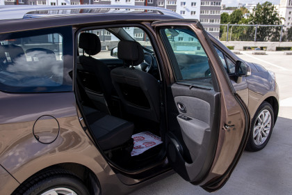 Продажа Renault Scenic III Рестайлинг 1.6 MT (130 л.с.) 2012 Коричневый в Автодом