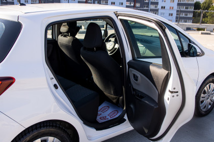 Продажа Toyota Yaris III Рестайлинг 1.0 MT (69 л.с.) 2015 Белый в Автодом