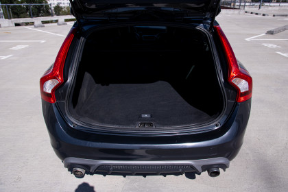 Продажа Volvo V60 I Рестайлинг 2.0 MT (150 л.с.) 2016 Серый в Автодом