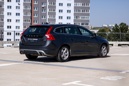 Продажа Volvo V60 I Рестайлинг 2.0 MT (150 л.с.) 2016 Серый в Автодом