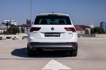 Продажа Volkswagen Tiguan II 2.0 AMT (150 л.с.) 2017 Белый в Автодом