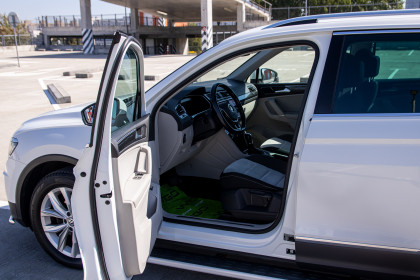Продажа Volkswagen Tiguan II 2.0 AMT (150 л.с.) 2017 Белый в Автодом