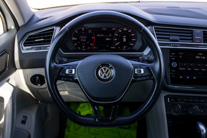Продажа Volkswagen Tiguan II 2.0 AMT (150 л.с.) 2017 Белый в Автодом