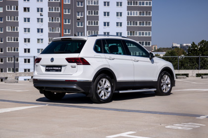 Продажа Volkswagen Tiguan II 2.0 AMT (150 л.с.) 2017 Белый в Автодом