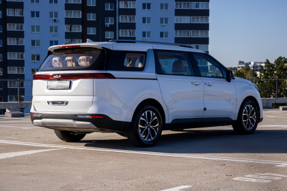Продажа Kia Carnival IV 2.2 AT (202 л.с.) 2022 Белый в Автодом