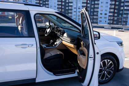 Продажа Kia Carnival IV 2.2 AT (202 л.с.) 2022 Белый в Автодом