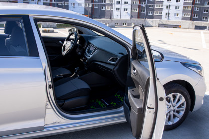 Продажа Hyundai Accent V 1.6 AT (130 л.с.) 2019 Серебристый в Автодом