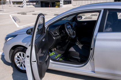 Продажа Hyundai Accent V 1.6 AT (130 л.с.) 2019 Серебристый в Автодом