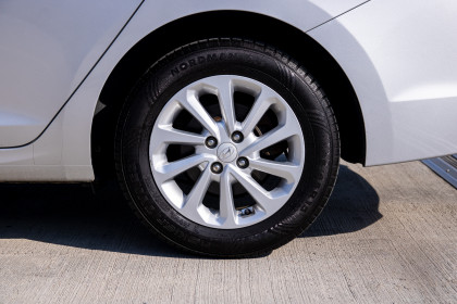 Продажа Hyundai Accent V 1.6 AT (130 л.с.) 2019 Серебристый в Автодом