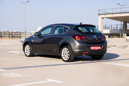 Продажа Opel Astra J 1.6 AT (180 л.с.) 2010 Серый в Автодом