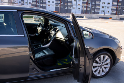 Продажа Opel Astra J 1.6 AT (180 л.с.) 2010 Серый в Автодом