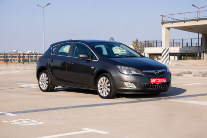 Продажа Opel Astra J 1.6 AT (180 л.с.) 2010 Серый в Автодом