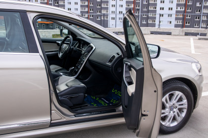 Продажа Volvo XC60 I Рестайлинг 2.4 AT (215 л.с.) 2014 Коричневый в Автодом