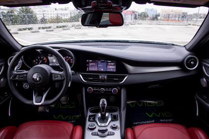 Продажа Alfa Romeo Giulia II (952) Рестайлинг 2.0 AT (280 л.с.) 2022 Белый в Автодом