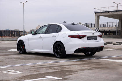 Продажа Alfa Romeo Giulia II (952) Рестайлинг 2.0 AT (280 л.с.) 2022 Белый в Автодом