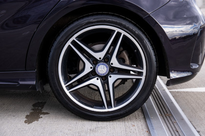 Продажа Mercedes-Benz A-Класс III (W176) 180 1.6 AMT (122 л.с.) 2014 Фиолетовый в Автодом