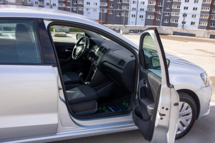 Продажа Volkswagen Polo V Рестайлинг 1.6 MT (105 л.с.) 2015 Серебристый в Автодом
