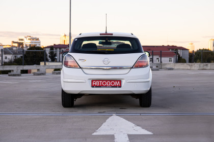 Продажа Opel Astra H Рестайлинг 1.4 MT (90 л.с.) 2009 Белый в Автодом