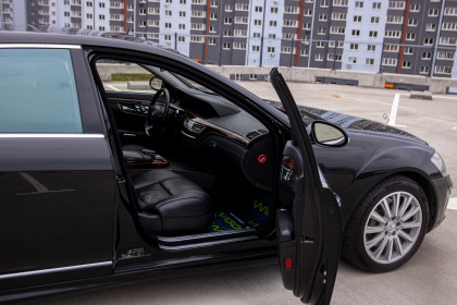 Продажа Mercedes-Benz S-Класс V (W221) 550 Long 5.5 AT (388 л.с.) 2006 Черный в Автодом