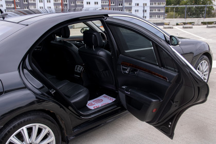Продажа Mercedes-Benz S-Класс V (W221) 550 Long 5.5 AT (388 л.с.) 2006 Черный в Автодом