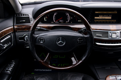 Продажа Mercedes-Benz S-Класс V (W221) 550 Long 5.5 AT (388 л.с.) 2006 Черный в Автодом