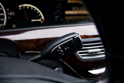 Продажа Mercedes-Benz S-Класс V (W221) 550 Long 5.5 AT (388 л.с.) 2006 Черный в Автодом