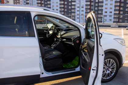 Купить Ford Kuga II 1.6 AT (182 л.с.) 2013 Белый в Автодом Продажа Ford Kuga II 1.6 AT (182 л.с.) 2013 Белый в Автодом
