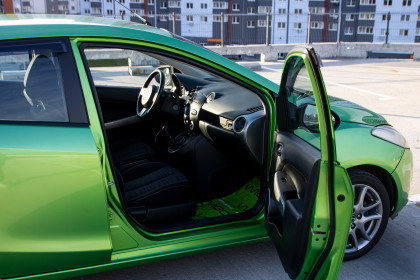 Купить Mazda 2 II (DE) 1.3 MT (86 л.с.) 2008 Зеленый в Автодом Продажа Mazda 2 II (DE) 1.3 MT (86 л.с.) 2008 Зеленый в Автодом