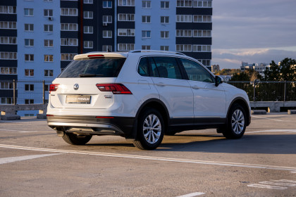 Купить Volkswagen Tiguan II 2.0 AMT (150 л.с.) 2017 Белый в Автодом Продажа Volkswagen Tiguan II 2.0 AMT (150 л.с.) 2017 Белый в Автодом