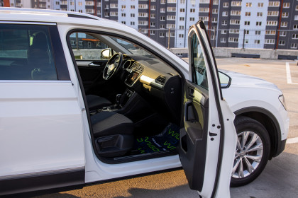 Купить Volkswagen Tiguan II 2.0 AMT (150 л.с.) 2017 Белый в Автодом Продажа Volkswagen Tiguan II 2.0 AMT (150 л.с.) 2017 Белый в Автодом
