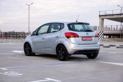 Купить Kia Venga I 6-speed 1.4 MT (90 л.с.) 2011 Серебристый в Автодом Продажа Kia Venga I 6-speed 1.4 MT (90 л.с.) 2011 Серебристый в Автодом