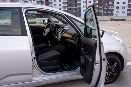 Купить Kia Venga I 6-speed 1.4 MT (90 л.с.) 2011 Серебристый в Автодом Продажа Kia Venga I 6-speed 1.4 MT (90 л.с.) 2011 Серебристый в Автодом