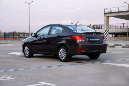 Купить Hyundai Solaris I Рестайлинг 1.6 MT (123 л.с.) 2015 Коричневый в Автодом Продажа Hyundai Solaris I Рестайлинг 1.6 MT (123 л.с.) 2015 Коричневый в Автодом