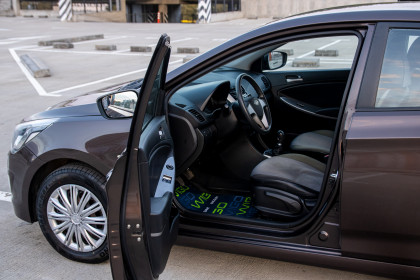 Купить Hyundai Solaris I Рестайлинг 1.6 MT (123 л.с.) 2015 Коричневый в Автодом Продажа Hyundai Solaris I Рестайлинг 1.6 MT (123 л.с.) 2015 Коричневый в Автодом