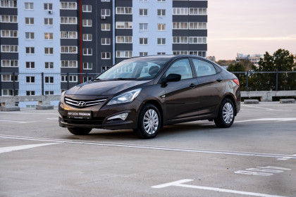Продажа Hyundai Solaris I Рестайлинг 1.6 MT (123 л.с.) 2015 Коричневый в Автодом