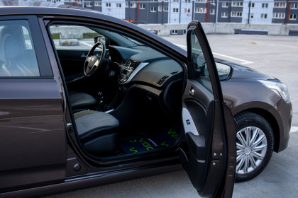 Купить Hyundai Solaris I Рестайлинг 1.6 MT (123 л.с.) 2015 Коричневый в Автодом Продажа Hyundai Solaris I Рестайлинг 1.6 MT (123 л.с.) 2015 Коричневый в Автодом