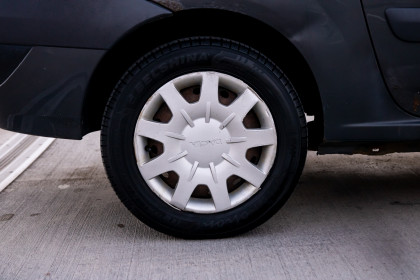 Купить Dacia Logan I 1.6 MT (87 л.с.) 2008 Серебристый в Автодом Продажа Dacia Logan I 1.6 MT (87 л.с.) 2008 Серебристый в Автодом