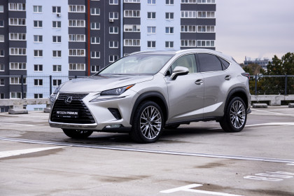 Продажа Lexus NX I Рестайлинг 300 2.0 AT (238 л.с.) 2018 Серебристый в Автодом