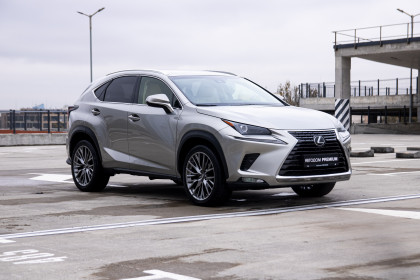 Купить Lexus NX I Рестайлинг 300 2.0 AT (238 л.с.) 2018 Серебристый в Автодом Продажа Lexus NX I Рестайлинг 300 2.0 AT (238 л.с.) 2018 Серебристый в Автодом