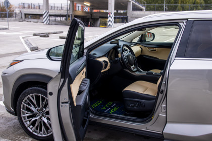 Купить Lexus NX I Рестайлинг 300 2.0 AT (238 л.с.) 2018 Серебристый в Автодом Продажа Lexus NX I Рестайлинг 300 2.0 AT (238 л.с.) 2018 Серебристый в Автодом
