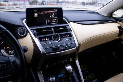 Купить Lexus NX I Рестайлинг 300 2.0 AT (238 л.с.) 2018 Серебристый в Автодом Продажа Lexus NX I Рестайлинг 300 2.0 AT (238 л.с.) 2018 Серебристый в Автодом