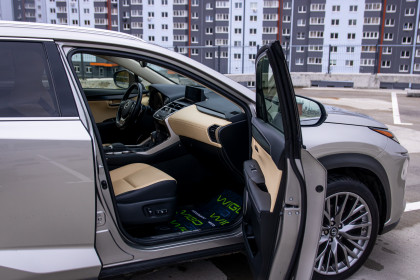 Купить Lexus NX I Рестайлинг 300 2.0 AT (238 л.с.) 2018 Серебристый в Автодом Продажа Lexus NX I Рестайлинг 300 2.0 AT (238 л.с.) 2018 Серебристый в Автодом